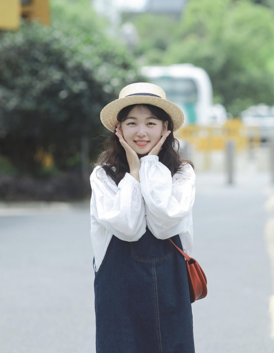 搭配|秋季,矮个子的搭配指南,白色衬衫搭配背带裤可甜可咸,显高显瘦