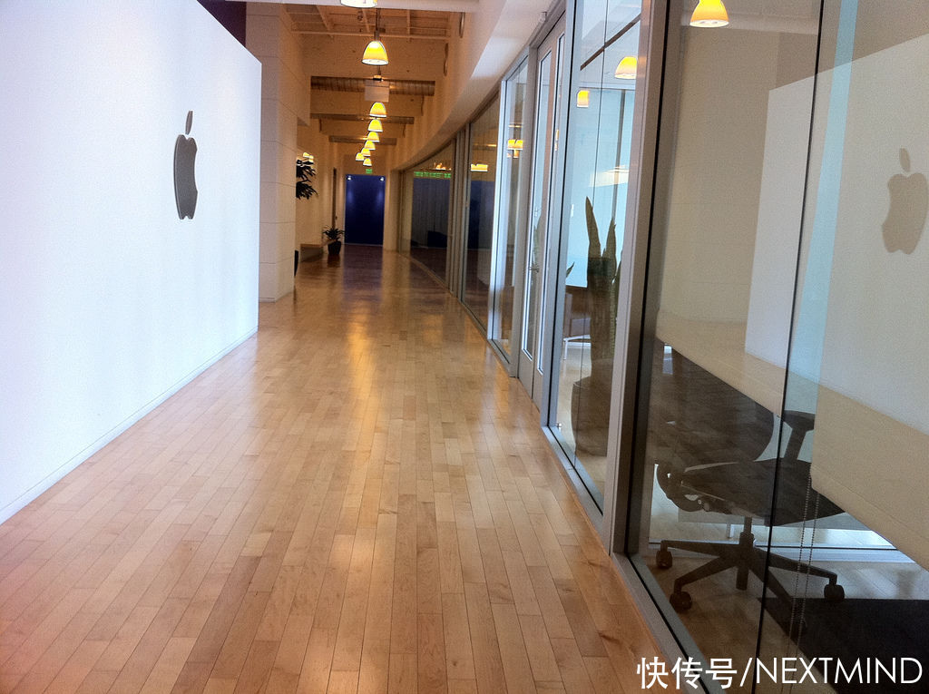 安卓|一名苹果员工当着库克的面用安卓手机，库克说了这样一句话