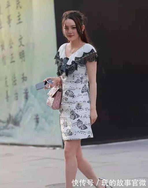 印花 朴素时尚的穿搭,选一件漂亮的印花音符礼服,造型优雅又好看!