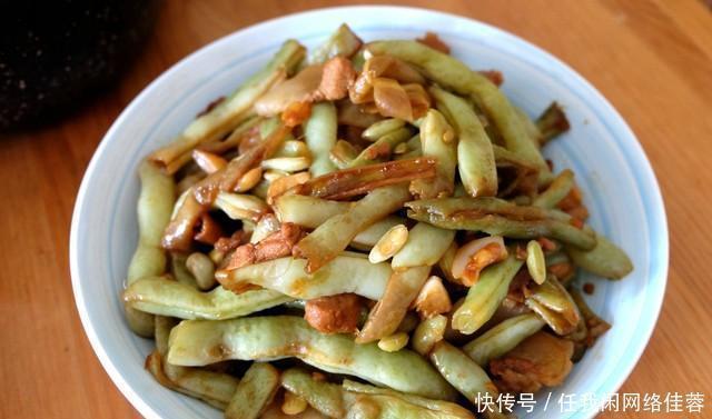 午餐|晒一晒四口人的午餐,四个菜,一个汤,花费不到60元,比外卖强