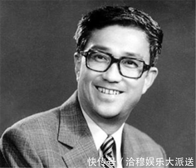 刘晓庆&2008年谢晋葬礼上,刘晓庆戴黑眼镜提大袋现金不收我就撒在大厅