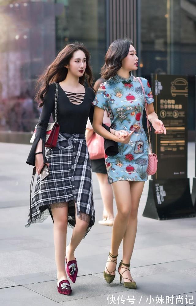 名媛 街拍:气质闺蜜,旗袍式的连衣裙优雅大气,行走间满满的名媛气息