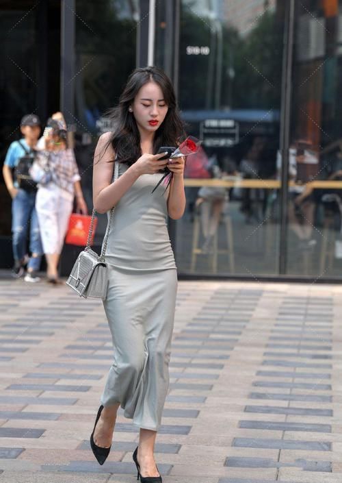 有些人看起来很普通，换套衣服就气场飙升，真是优秀