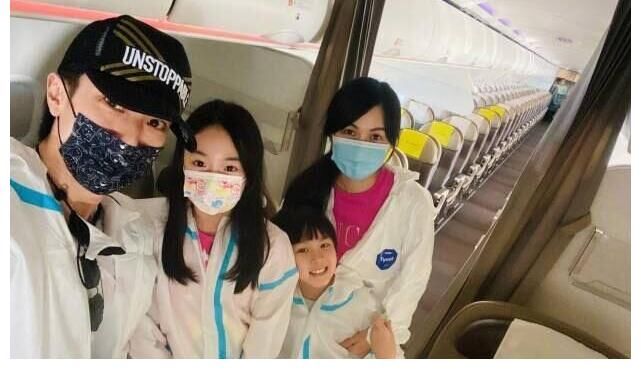 《爸爸5》重聚！吳尊一家四口回國，小泡芙變化大，嗯哼遺憾缺席