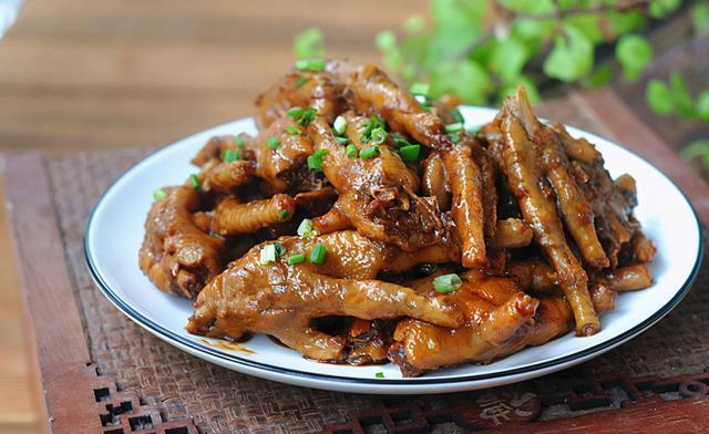 做法|电饭煲做鸡爪，入口即化！胶质十足零失败！配方和做法详细告诉你