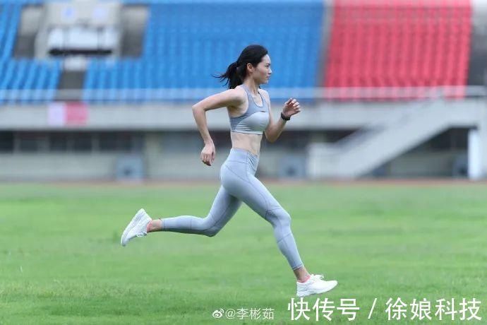 精照|37岁体育老师的“腰精照”能有多撩人看到这身腹肌,你还要逃课