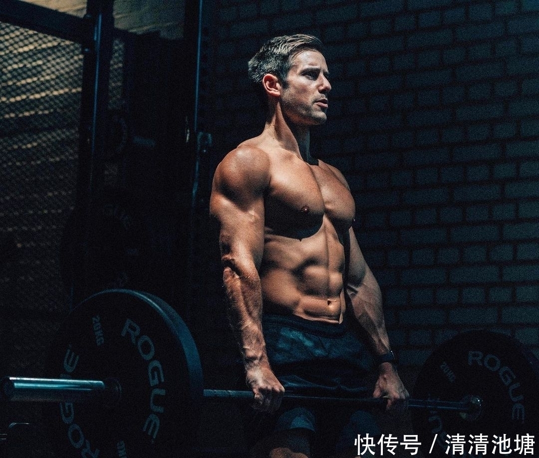 背部|英国健身男模,胸肌结实饱满腹肌迷人,一身腱子肉尽显男性魅力