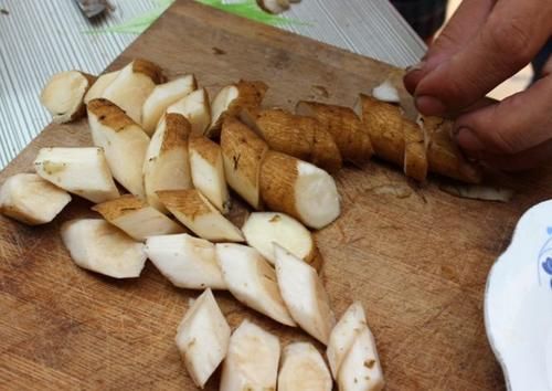 双孢菇|每天可以多吃3种食物，防止便秘、促进排毒，好吃又不贵！