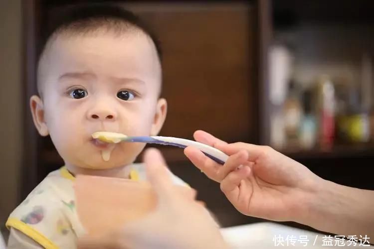 饭菜|幼儿园老师晒孩子“吃午饭”，细心家长察觉不对劲，怒斥：过分