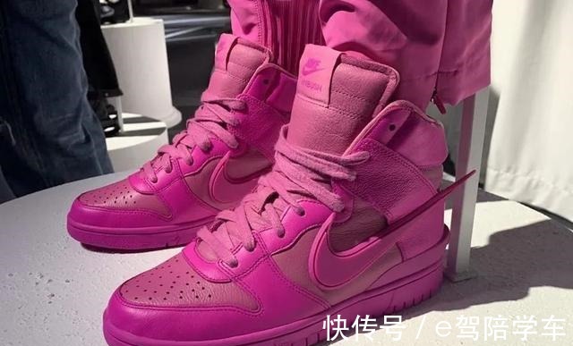 华莱士 说要给女神买这双鞋,她竟然主动给了我电话和地址……!