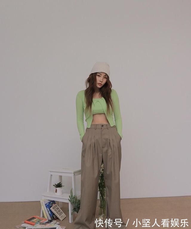 花色 把你的卫衣收起来吧！今年流行穿“奶奶衫”，百搭显瘦还特时髦