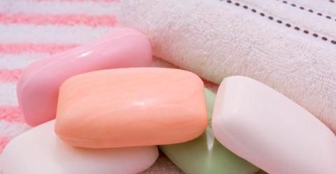 家长|8岁男童生命垂危，胃里抽出一斤脓液，这些食物还敢给孩子吃吗