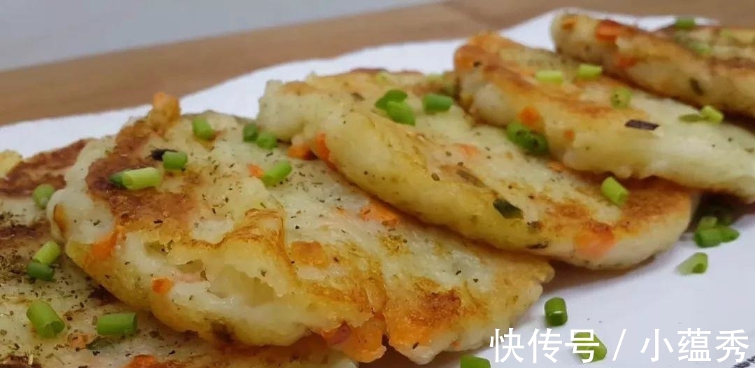 做法|土豆全新做法, 筷子一搅, 做出最好吃的土豆饼, 让你看着就超香吃