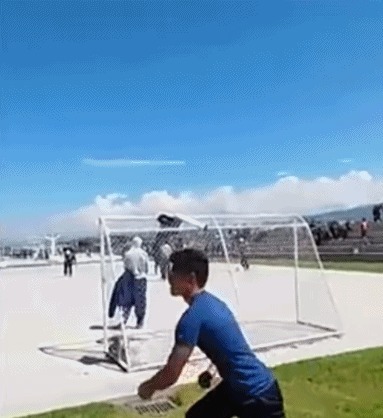 |搞笑gif:新娘,你这都要结婚了,还坐着打麻将了