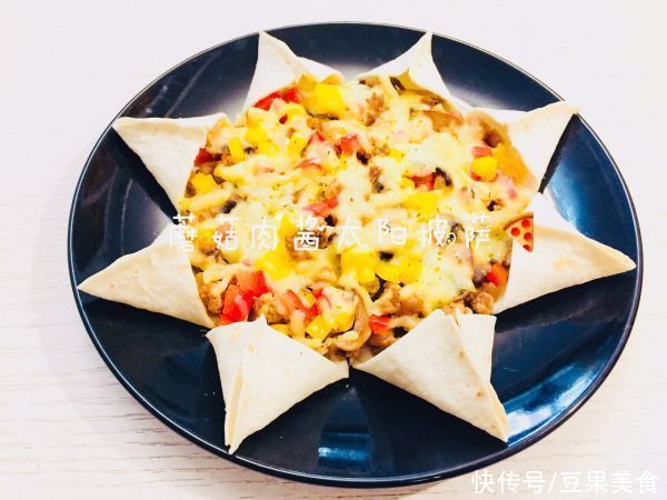 卷饼|#一周减脂不重样#情人节，送给她/他的花——肉酱蘑菇太阳披萨