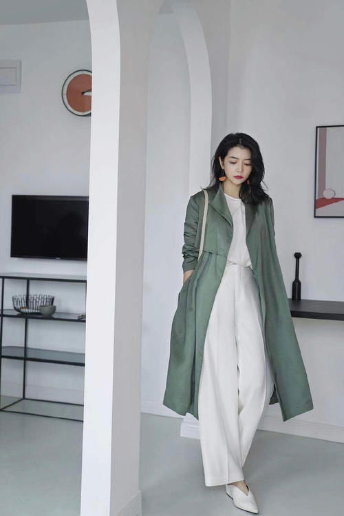 初春轻熟风：大衣＋长裤，换季穿知性有气质，三木亲身演绎