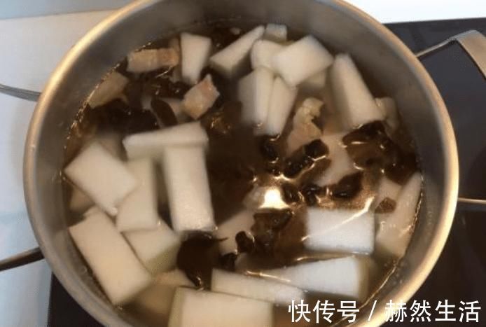 白萝卜和它是绝配,简单煮一煮,暖胃养胃,营养极高,现在吃正当时