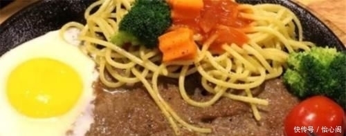 服务员|吃牛排时,服务员递给你“一张纸巾”,不是让你擦嘴的,别闹笑话