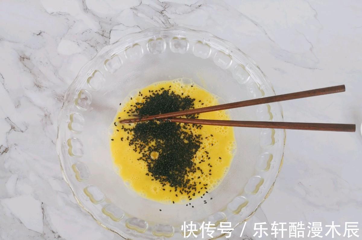 剩馒头也能吃出新花样，用锅煎制一下，香酥又可口
