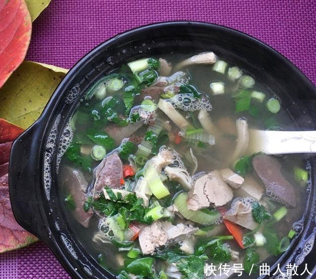 羊杂汤，热乎乎的，暖身暖心