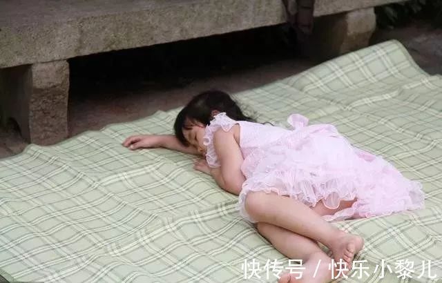 宝妈|入秋后,晚上热也别让孩子这么睡!不舒服还易着凉,难怪会生病