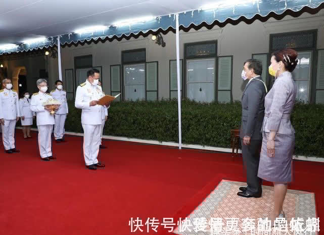 造型|苏提达和泰王最新卡通漫画出炉!帝后果然配,王后收腰蓝裙好高贵