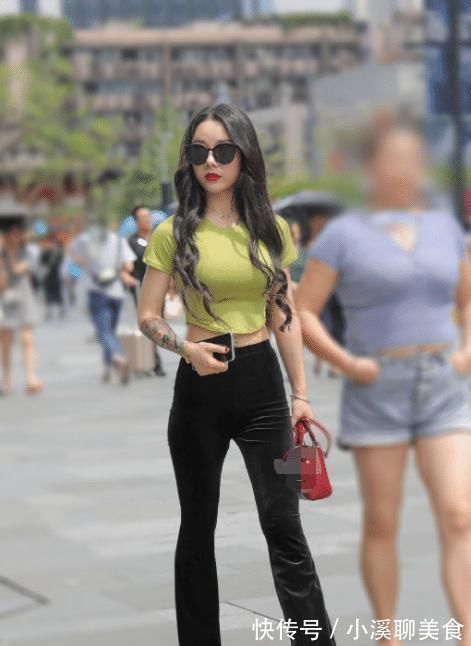 T恤 满大街都是“短裤T恤”,突然来一条“托腹裤”,时髦又吸睛!