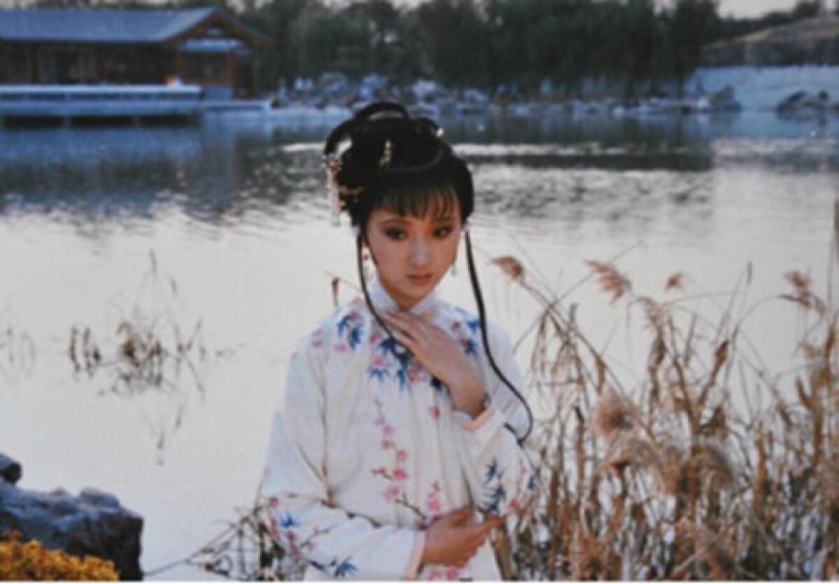 贾宝玉!同样是表兄妹,为什么林黛玉和贾琏似乎从没有过交谈