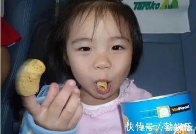 积食|儿科医生拉进“黑名单”的3种食物,孩子吃了个矮发育慢,赶紧改