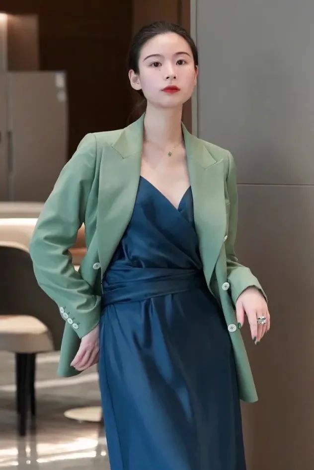 女生|胸大=艳俗?大胸女生该如何穿出高级感?