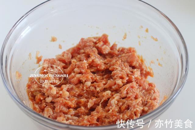 馅儿|调韭菜馅儿时,只要记住调味顺序,韭菜就不会出水,饺子鲜汁四溢