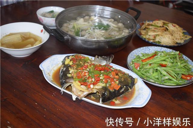 农村婆婆烧了几道菜待准儿媳,女友没动筷子光吃米饭