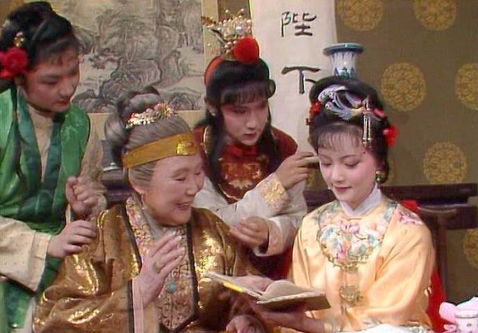 世家大族&?《红楼梦》里,贾母发表掰谎记用意何在?