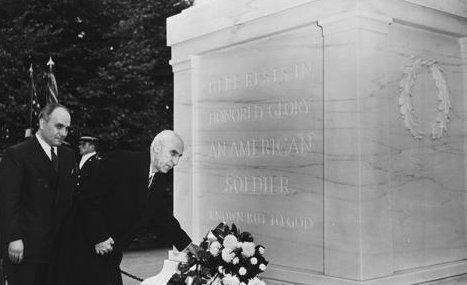 礼萨汗|1979年1月16日，巴列维王朝结束在伊朗的统治