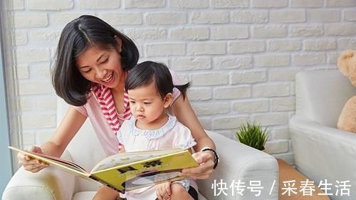 宝宝|宝宝吃手,妈妈要拒绝吗?宝宝吃手的4个阶段,应对方法大不同