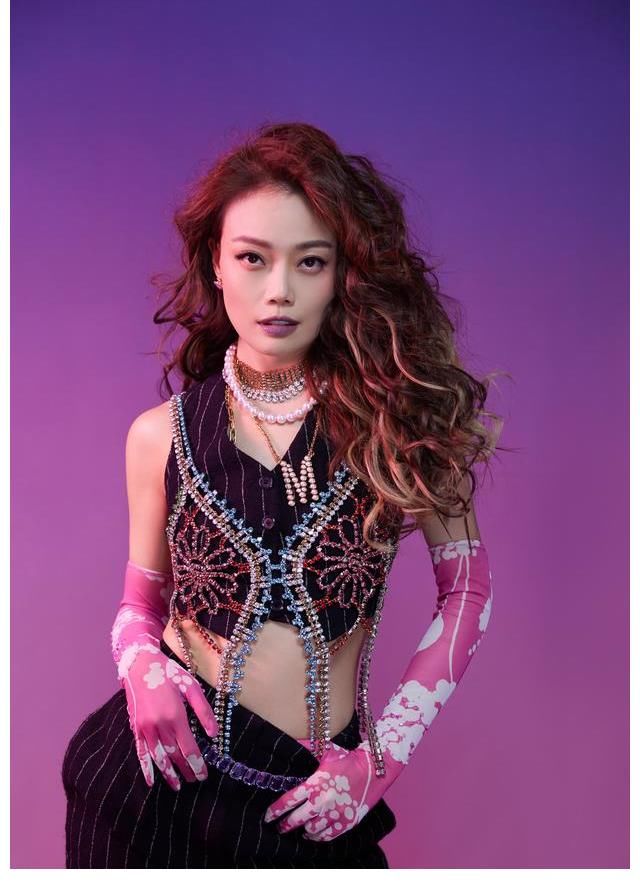 青銅|《蒙面舞王》倔強(qiáng)青銅驚喜揭面 容祖兒獲贊“最美舞者”