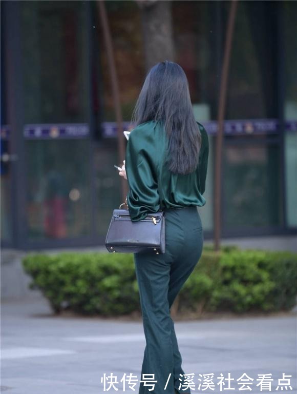 小姐姐|谁能撑起一身绿色搭配的美,不得不赞美年轻女生的自信与魅力