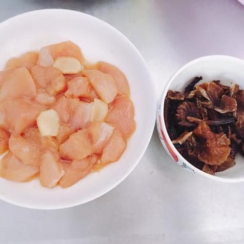  全家|自制红烧鸡块，堪称简易版的小鸡炖蘑菇，味道很好，全家都爱吃