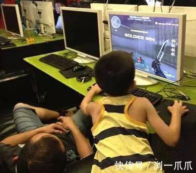 |搞笑GIF:下雪天不要乱走,因为随时可能直接消失不见