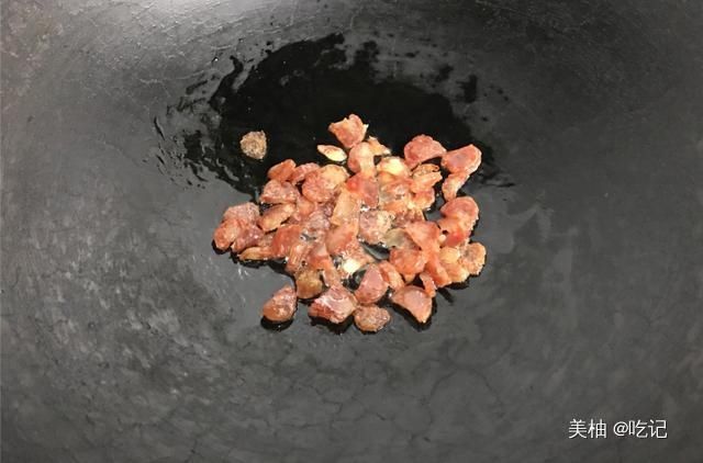 想不到莲藕还能这样吃，一搅一煎，做成早餐营养丰富