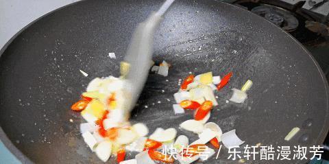 香菇|才知道，这三种蘑菇搭配一起这么好吃，味道鲜上鲜，好吃又下饭