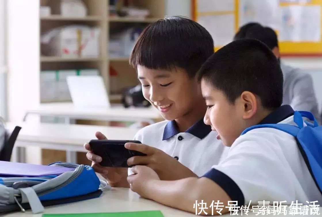 手机|孩子在几岁时拥有手机比较合适?不早不晚,这个年龄刚刚好