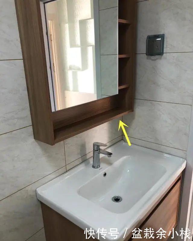 好地方|洗衣机上方是个好地方,吊柜加隔板用来收纳,这个设计参考一下