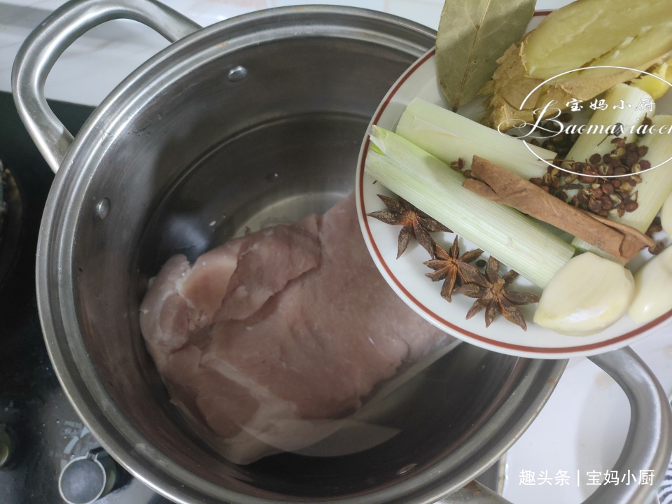 超解馋的猪肉吃法，不蒸不炒也不炖，不腻吃着健康，几十年没吃够