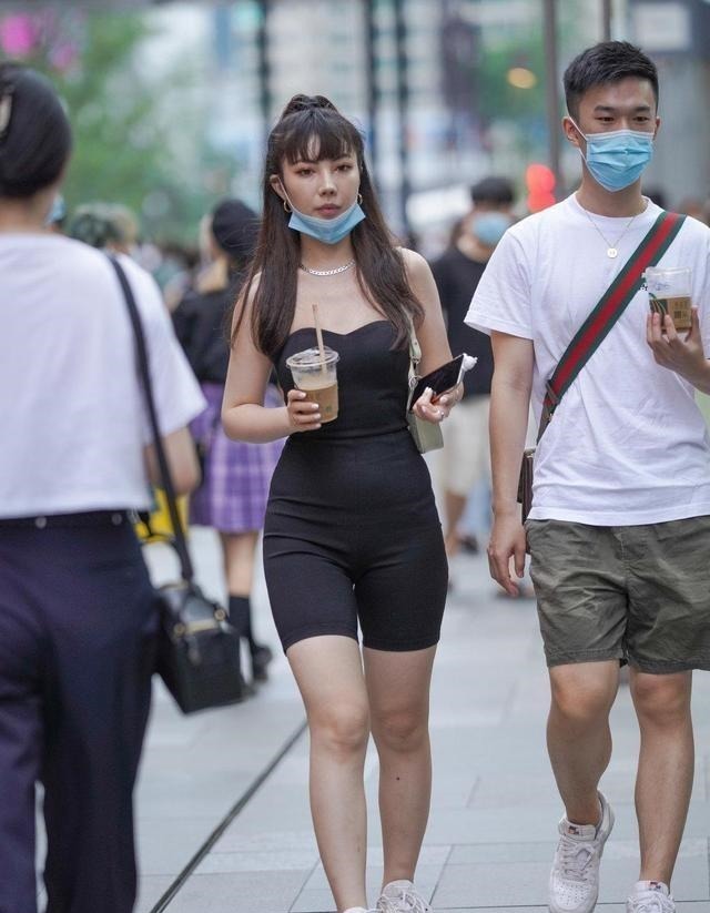 瑜伽裤 个性美观的瑜伽裤穿搭让你光彩夺人,清凉大方又显气质,精致时尚!