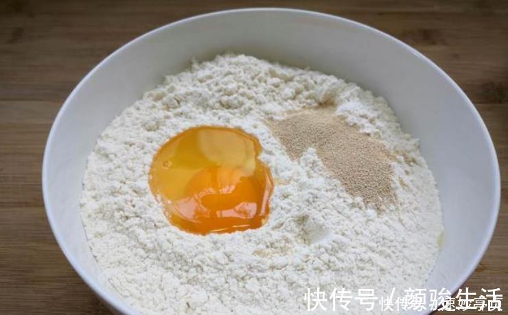 干面粉|炸油条不要用泡打粉、小苏打,油条店都这样做,蓬松酥脆入口即化