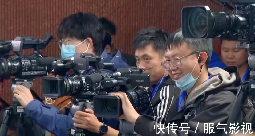 邓超连线李晨引泪奔,3声“问好”给足《跑男》体面,打破谣言