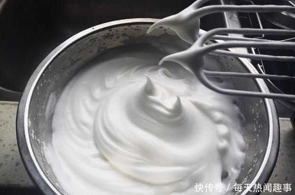  做蛋糕就要用烤箱教你一款无油小蛋糕，保证好吃到不想停