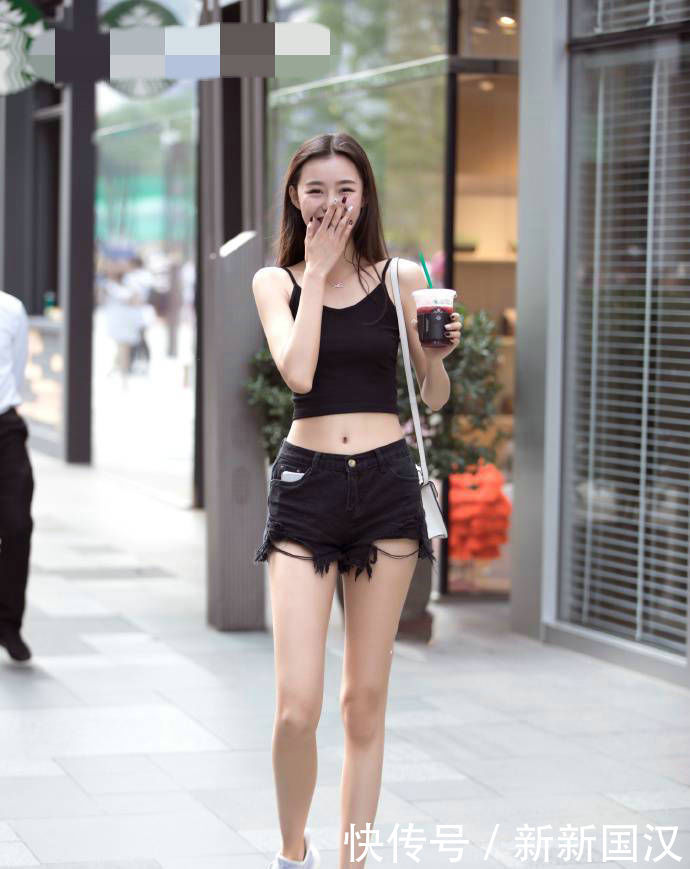 街拍女神时尚连衣裙舒适显身材,让小姐姐美的恰到好处