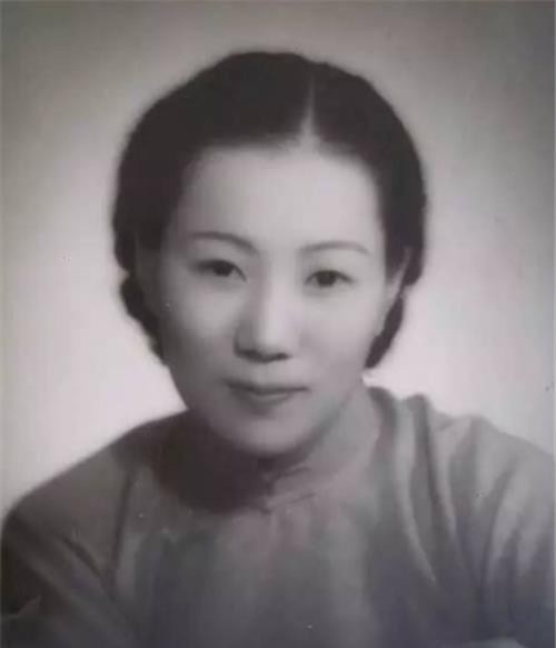 民国首富家庭:小妾要给女儿缠足,原配:别缠了,嫁不出去我养